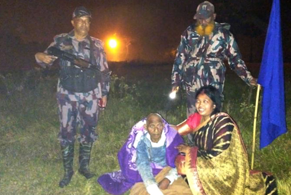 বিজিবির সহায়তায় দীর্ঘ ১২ বছর পর বাবাকে ফিরে পেলেন নওগাঁর মহিলা ভাইস চেয়ারম্যান