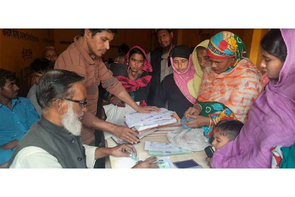 
নাসিরনগরে ডিলারের বিরুদ্ধে চাল বিতরণে অনিয়মের অভিযোগ