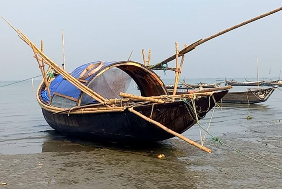 চাঁদপুরের পদ্মা-মেঘনায় আজ মধ্যরাত থেকে মাছ আহরণ নিষিদ্ধ
