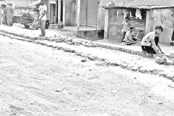 পিচঢালায় ইটের সলিং