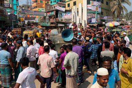 মহাসড়কে ইজারা ও অতিরিক্ত চাঁদা আদায়ের প্রতিবাদে চালকদের বিক্ষোভ 


