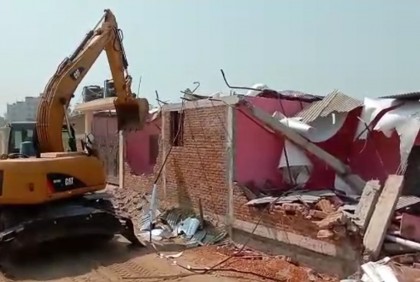 কক্সবাজারে বাঁকখালী নদীর তীরে অবৈধ স্থাপনা উচ্ছেদ