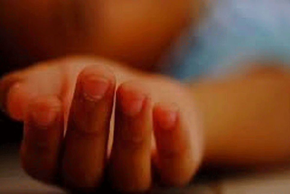 তেলাপোকার ওষুধে প্রাণ গেল শিশুর, ভাই হাসপাতালে