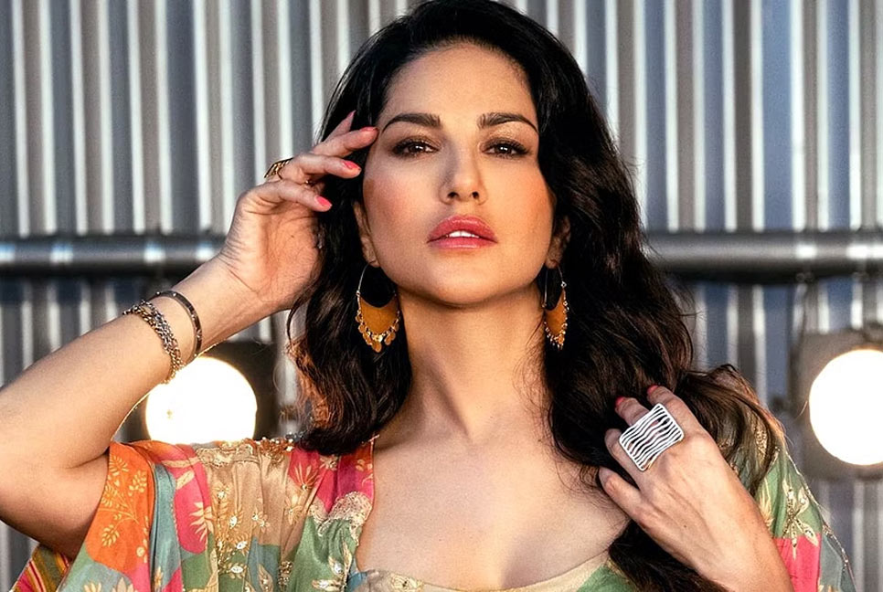 নিষিদ্ধ সানি লিওন