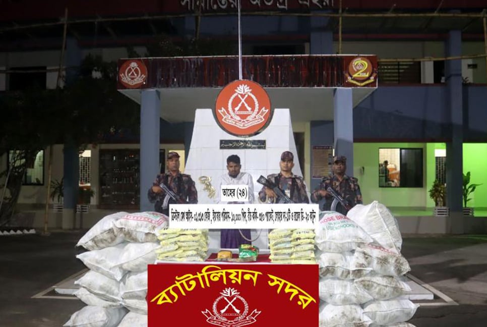 টেকনাফে আইস-ইয়াবাসহ আটক ১, নৌকা জব্দ