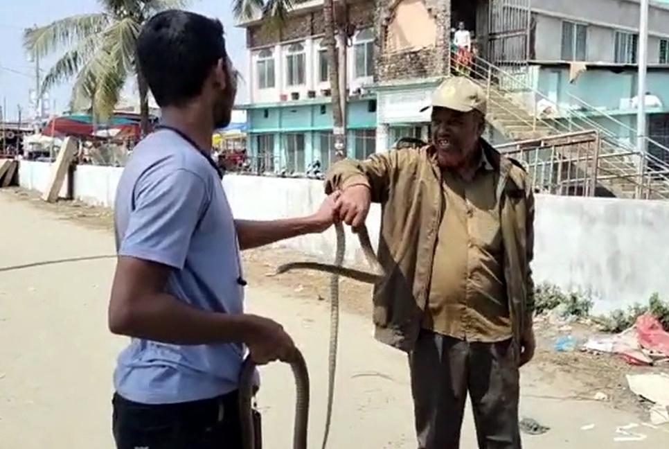 ৫ পদ্মগোখরা বনে অবমুক্ত

