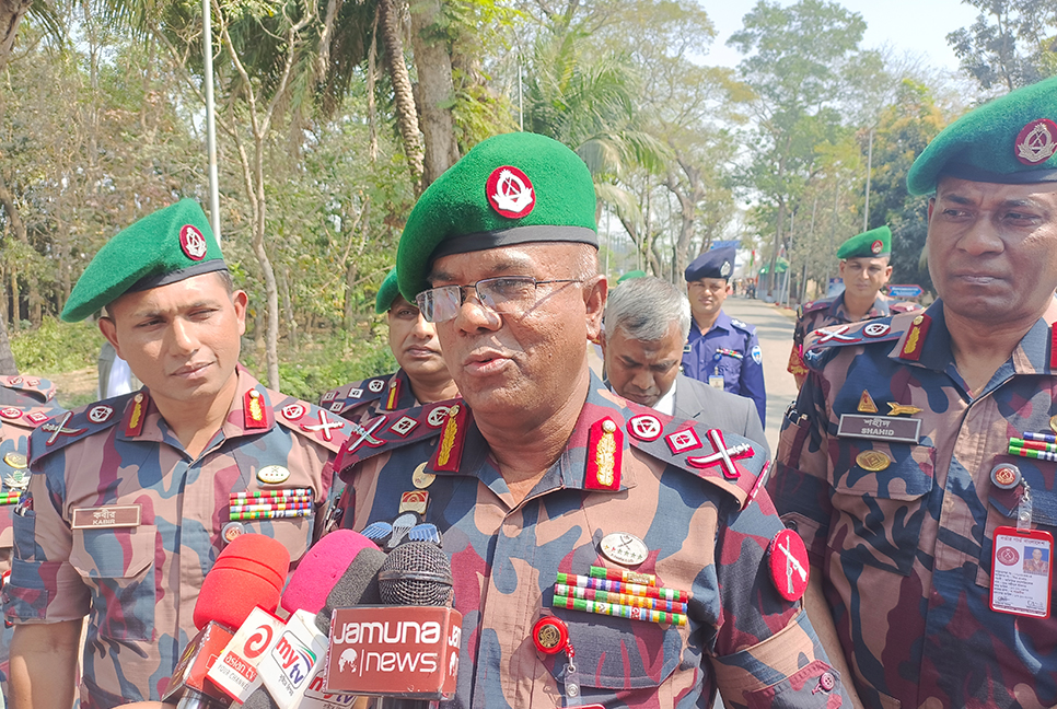সীমান্তে হত্যা কমিয়ে আনার জন্য সর্বোচ্চ চেষ্টা চালিয়ে যাচ্ছি : বিজিবি মহাপরিচালক