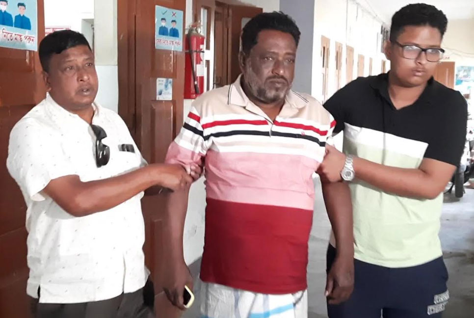 ফকিরহাটে ইউএনওর চড়ে কান ফাটলো সাবেক উপজেলা ভাইস চেয়ারম্যানের