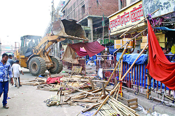 গুলিস্তান এলাকায় অবৈধ স্থাপনা উচ্ছেদ অভিযান
