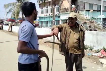 ৫ পদ্মগোখরা বনে অবমুক্ত

