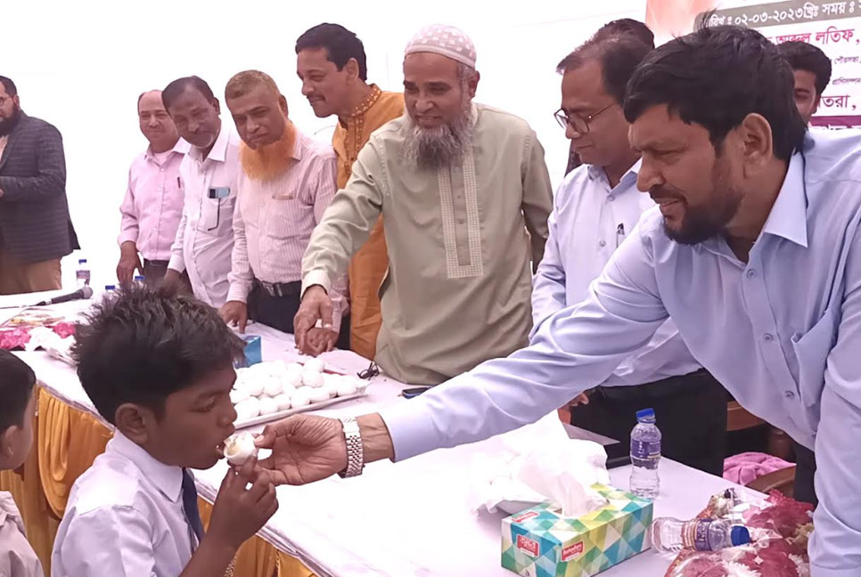 মানিকগঞ্জে স্কুল ফিডিং অনুষ্ঠিত