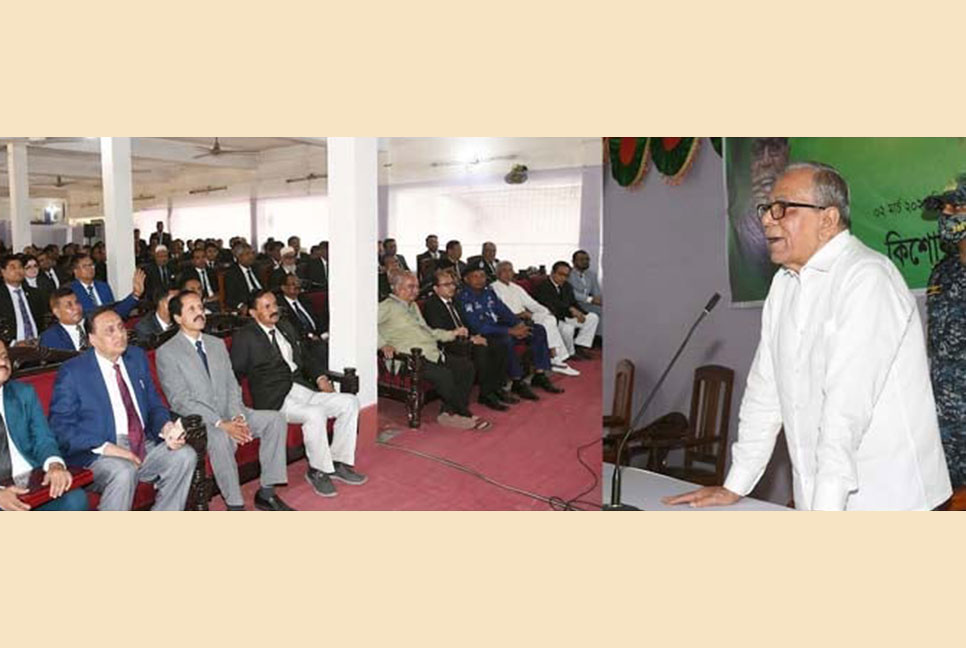 আইনজীবীদের রাজনীতির ঊর্ধ্বে থেকে পেশাগত দায়িত্ব পালনের আহ্বান রাষ্ট্রপতির 

