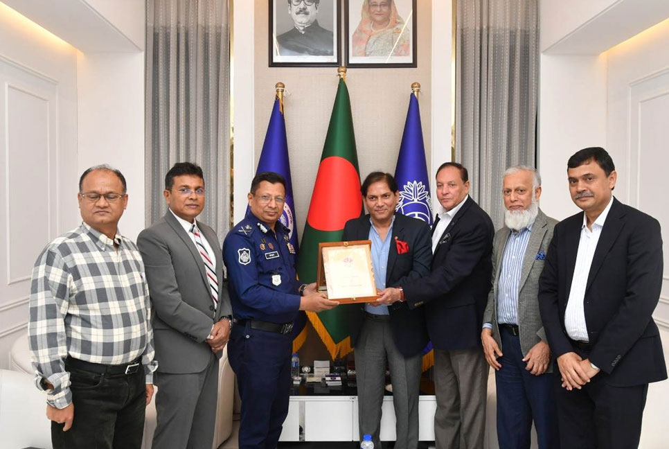 আইজিপির সাথে ইন্টারন্যাশনাল কাবাডি ফেডারেশনের প্রেসিডেন্টের সৌজন্য সাক্ষাৎ