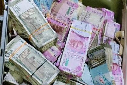 কলকাতায় ফের বিপুল অর্থের খোঁজ 

