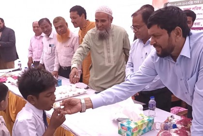 মানিকগঞ্জে স্কুল ফিডিং অনুষ্ঠিত