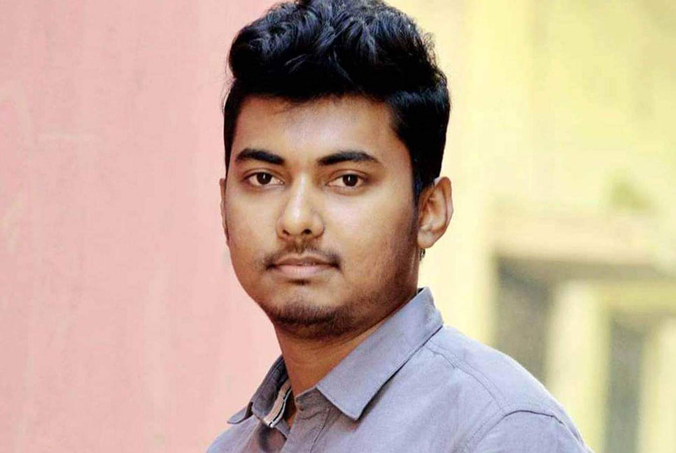 বাবার পিস্তল হাতে প্রতিপক্ষকে ধাওয়া দেওয়া মেয়রপুত্র কারাগারে