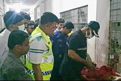 কন্যাশিশুকে রাস্তায় আছড়ে হত্যা করলেন বাবা!
