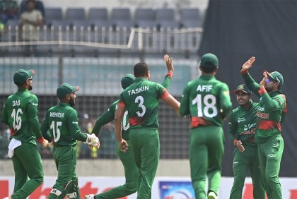 জেসন রয়ের সেঞ্চুরিতে টাইগারদের সামনে বড় লক্ষ্য