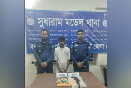 নোয়াখালীর সদর উপজেলায় আগ্নেয়াস্ত্রসহ হত্যা মামলার আসামি গ্রেফতার