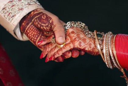 প্রেমিকের সাথে পালাল স্ত্রী, প্রতিশোধ নিতে সেই প্রেমিকের স্ত্রীকেই বিয়ে করলেন তিনি!