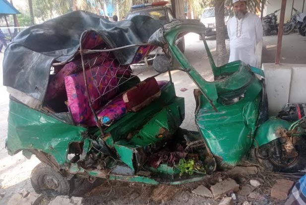 নোয়াখালীতে পিকআপভ্যানের ধাক্কায় ব্যবসায়ীর মৃত্যু