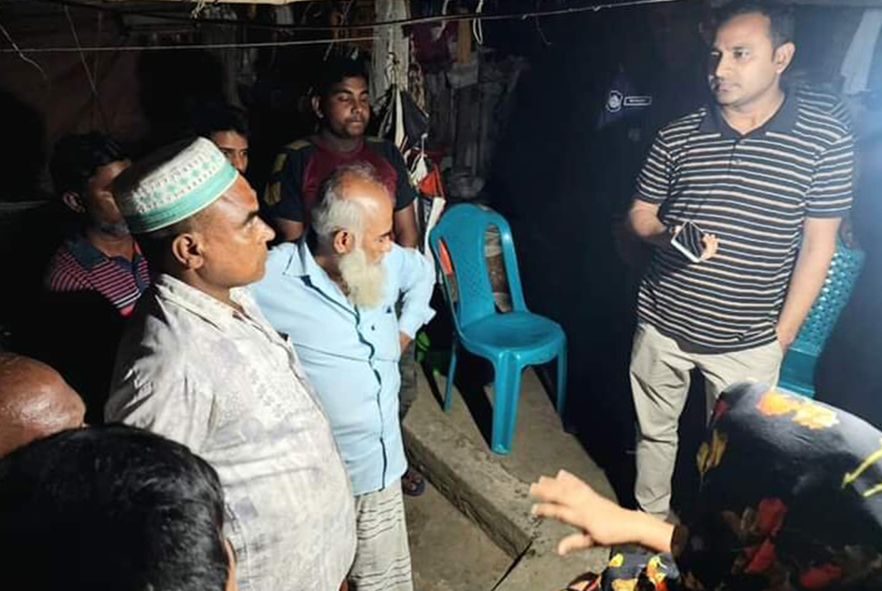 ম্যাজিস্ট্রেট দেখে বিয়ের আসর থেকে পালাল বর

