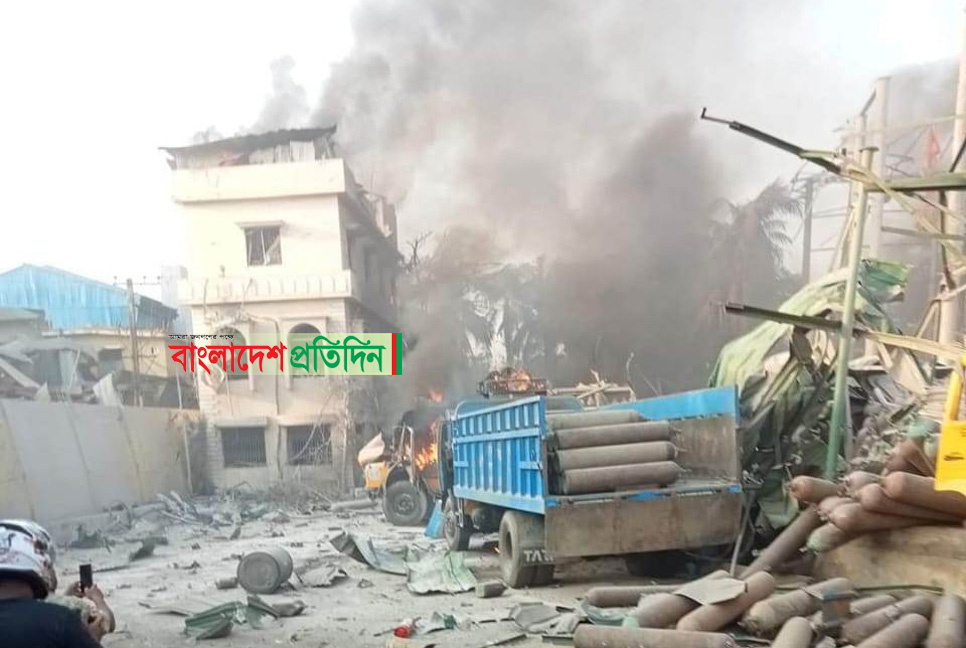সীতাকুণ্ডে অক্সিজেন প্ল্যান্টে বিস্ফোরণে আগুন, নিহত ৫

