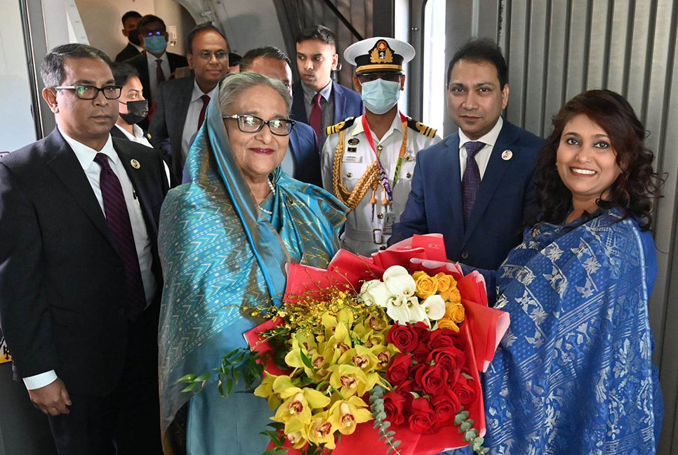 কাতার পৌঁছেছেন প্রধানমন্ত্রী