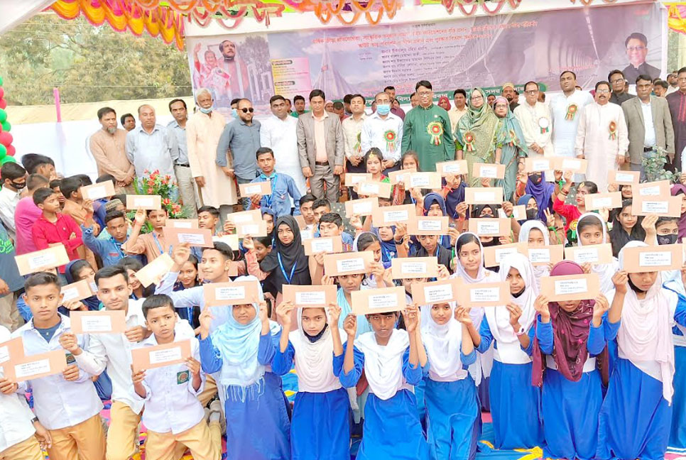 স্মার্ট বাংলাদেশ গড়ে তুলবে
স্মার্ট শিক্ষার্থীরা: হুইপ ইকবালুর রহিম
