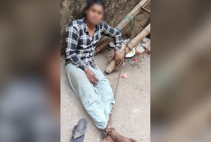 পাওনা টাকা আদায় করতে মধ্যযুগীয় কায়দায় নির্যাতন