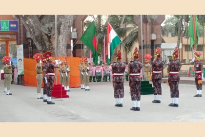বেনাপোল আইসিপিতে বিজিবি-বিএসএফ জয়েন্ট রিট্রিট সিরিমনি প্যারেড অনুষ্ঠিত

