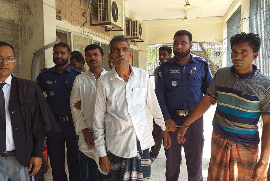 হরিণাকুণ্ডুতে কৃষক হত্যা মামলায় ৩ জনের যাবজ্জীবন কারাদণ্ড