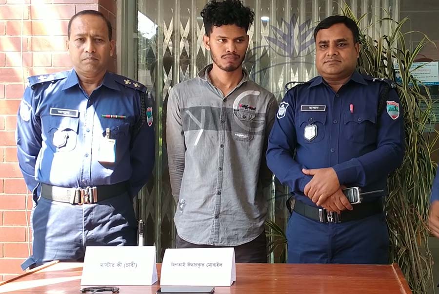 ছিনতাই হওয়া দুটি মোটরসাইকেলসহ ছিনতাইকারী আটক