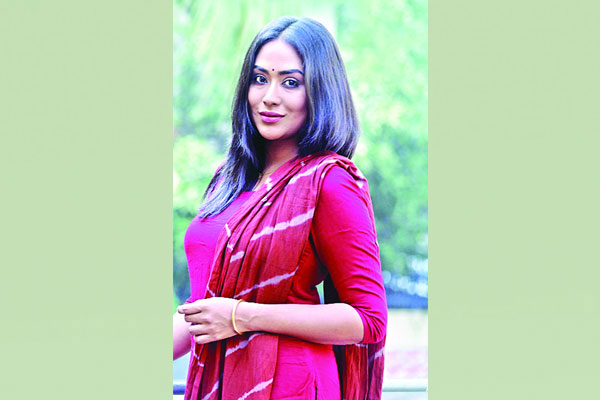 চ্যালেঞ্জিং চরিত্রে জাকিয়া বারী মম