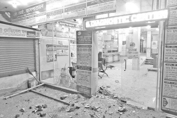 চিকিৎসা অবহেলায় মৃত্যু হাসপাতাল ভাঙচুর