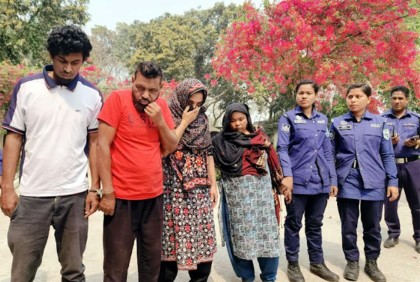 দিনাজপুরে জ্বীনের বেগম পরিচয়ে 
প্রতারণা, আটক ৪