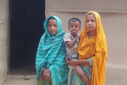 প্রতিবন্ধী ছেলে-মেয়ে নিয়ে মানবেতর জীবন, মিলছে না ভাতার কার্ড