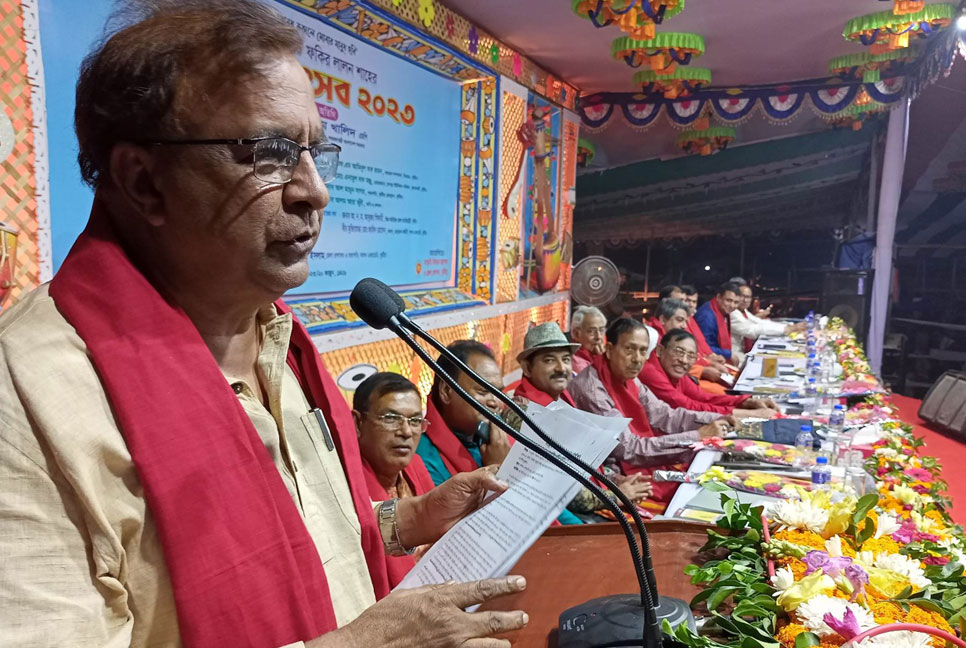 সন্ত্রাস-নৈরাজ্যের বৈরী যুগে লালনের গান হতে পারে
প্রতিবাদের শিল্প-শান্তির প্রতীক