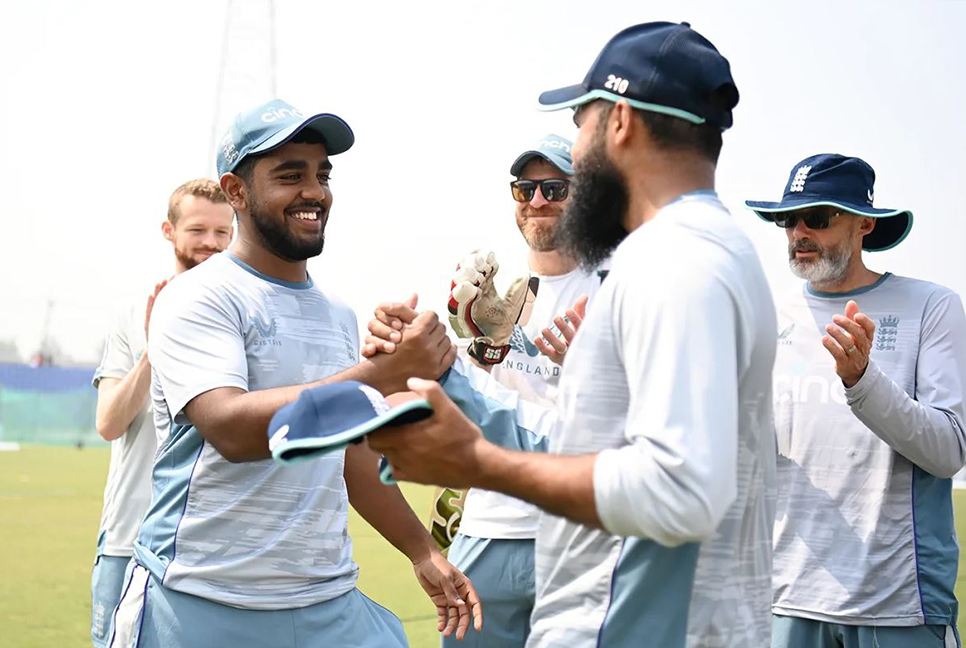 রেকর্ড গড়ে ইংল্যান্ড দলে অভিষেক রেহানের