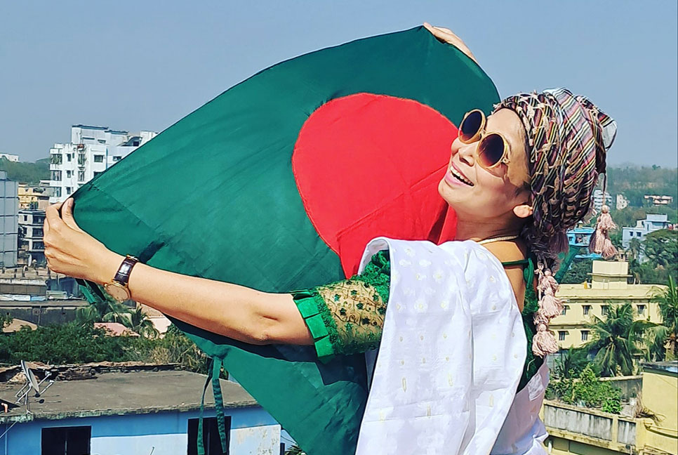 ১৬০ দেশ ভ্রমণের রেকর্ড গড়লেন নাজমুন নাহার

