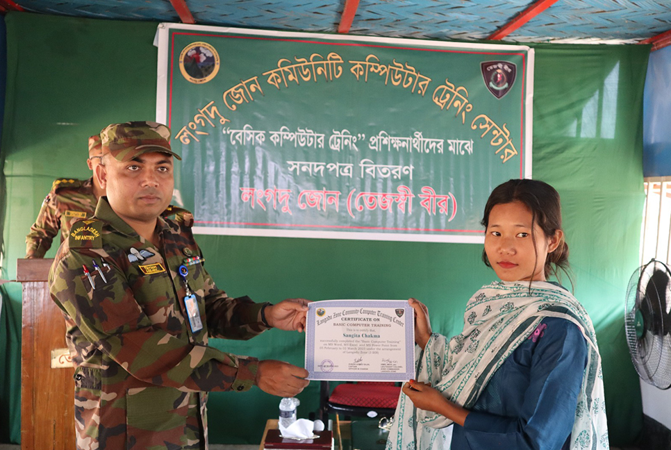 রাঙামাটির লংগদু সেনা জোনের চতুর্থ ধাপের কম্পিউটার প্রশিক্ষণ সম্পন্ন