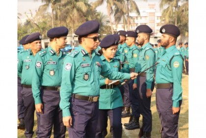 বরিশাল মেট্রোপলিটন পুলিশের
মাস্টার প্যারেড অনুষ্ঠিত