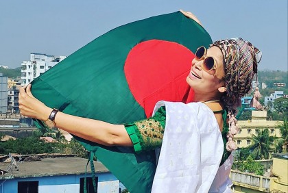১৬০ দেশ ভ্রমণের রেকর্ড গড়লেন নাজমুন নাহার

