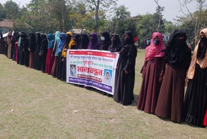 স্কুলছাত্রীর হত্যাকারী সৎ মায়ের ফাঁসির দাবিতে কসবায় বিক্ষোভ 