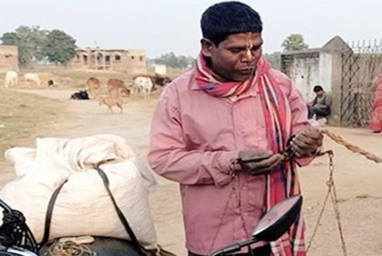 বাড়ি ছাড়তে হলো কাঁচা বাদামের সেই গায়ককে


