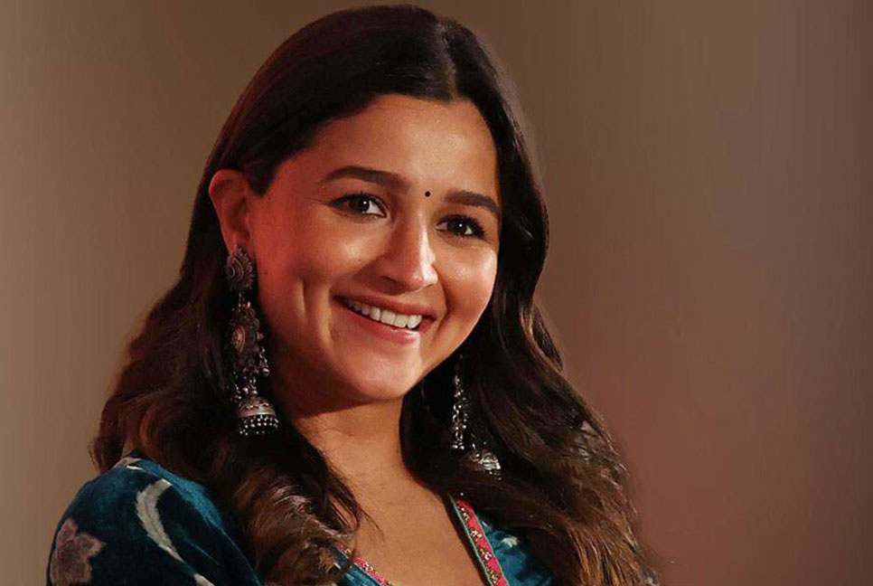মুকুটে নতুন পালক, বিশ্বের প্রভাবশালী নারীর তালিকায় আলিয়া ভাট

