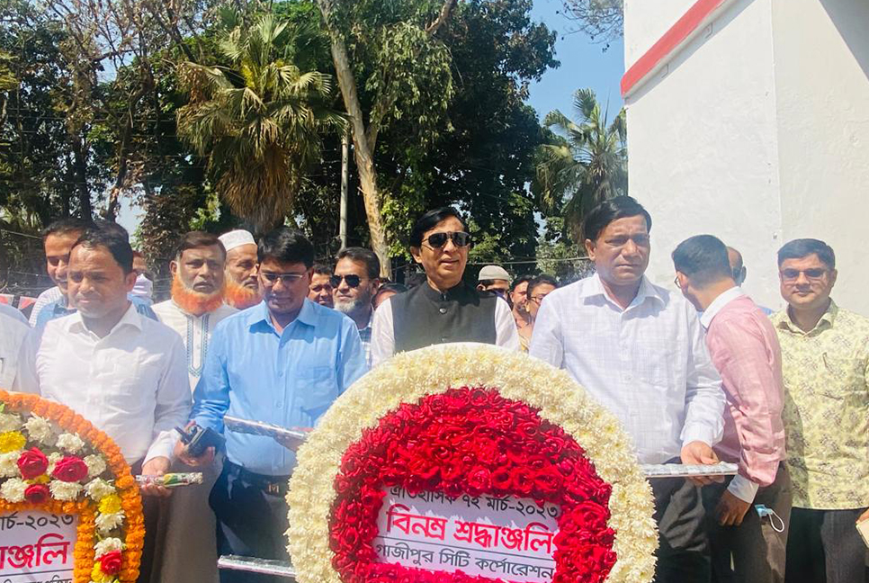টঙ্গীতে বঙ্গবন্ধুর প্রতিকৃতিতে শ্রদ্ধা নিবেদন