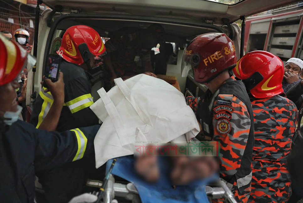 গুলিস্তানে ভয়াবহ বিস্ফোরণ, রক্তদাতাদের ঢামেকে যাওয়ার আহ্বান
