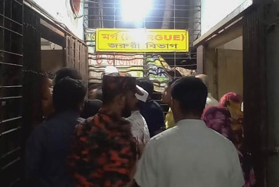 ঢাকা মেডিকেলের মর্গে স্বজনদের আহাজারি