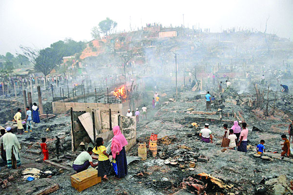 আশ্রয়হীন ১২ হাজার রোহিঙ্গা